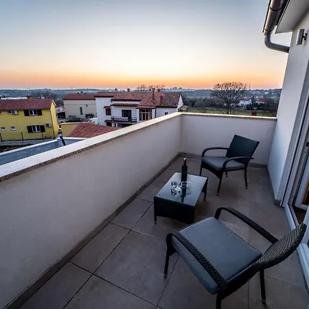 Luka Mit Pool- Gelegen In By Interhome Prázdninový dům *