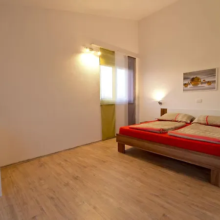 Nyaraló Luka Mit Pool- Gelegen In By Interhome Póla