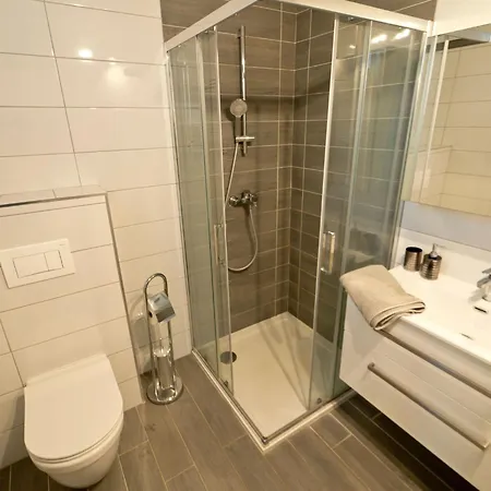 Nyaraló Luka Mit Pool- Gelegen In By Interhome