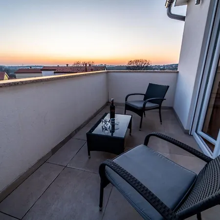 Сasa de vacaciones Luka Mit Pool- Gelegen In By Interhome Pula