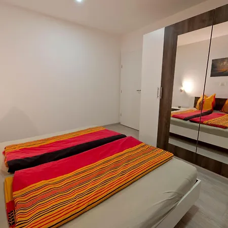 בית נופש Luka Mit Pool- Gelegen In By Interhome *