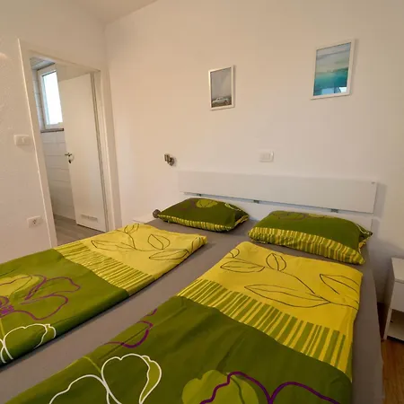 Luka Mit Pool- Gelegen In By Interhome Сasa de vacaciones